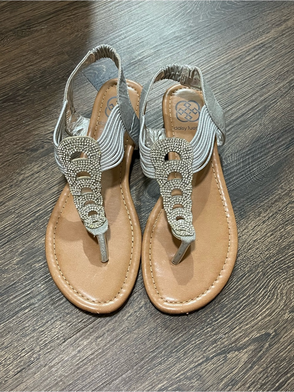 Daisy Fuentes Silver Rhinestone T-Strap Sandals Women’s Size 8
